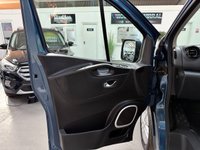 USED 2020 69 RENAULT TRAFIC 2.0 dCi ENERGY 28 Sport Nav Minibus Double Cab 5dr Diesel Manual SWB Euro 6 (s/s) (9 Seat) (120 ps) 