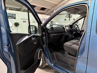 USED 2020 69 RENAULT TRAFIC 2.0 dCi ENERGY 28 Sport Nav Minibus Double Cab 5dr Diesel Manual SWB Euro 6 (s/s) (9 Seat) (120 ps) 