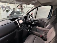 USED 2020 69 RENAULT TRAFIC 2.0 dCi ENERGY 28 Sport Nav Minibus Double Cab 5dr Diesel Manual SWB Euro 6 (s/s) (9 Seat) (120 ps) 