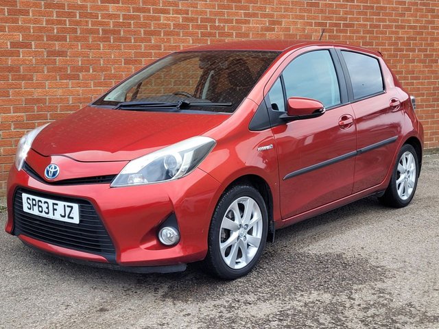 2013 63 Toyota Yaris 1.5 VVT-h T Spirit Hatchback 5dr Petrol Hybrid CVT Euro 5 (101 ps)