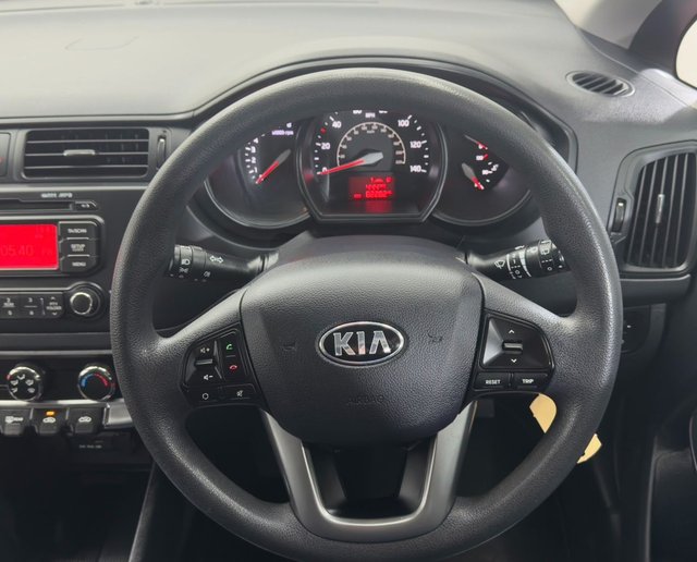 2014 KIA RIO - Photo 10