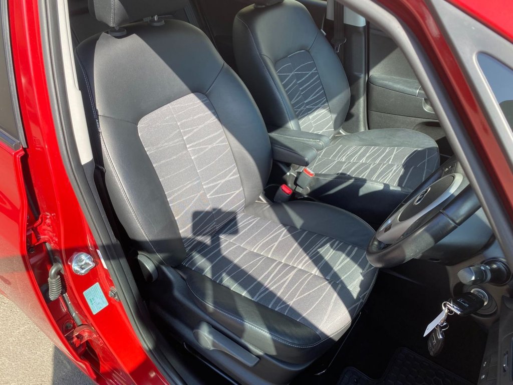 USED 2016 16 KIA VENGA 1.6 3 MPV 5dr Petrol Auto Euro 6 (123 bhp) NAVIGATION HEATED SEATS CAMERA