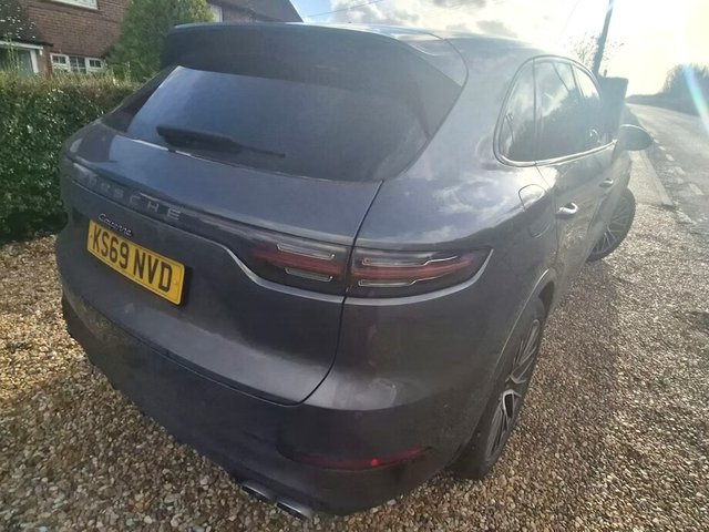 2020 PORSCHE CAYENNE - Photo 2