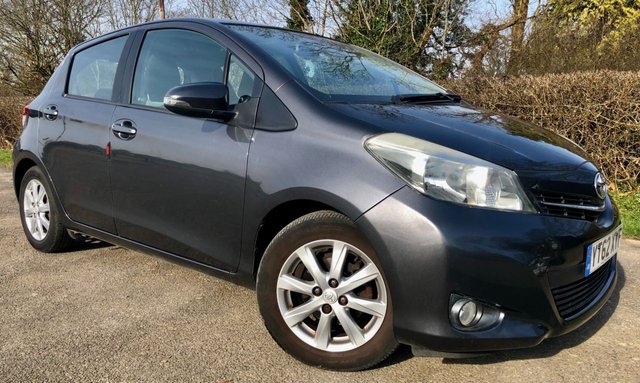 2012 62 Toyota Yaris 1.33 Dual VVT-i T Spirit Hatchback 5dr Petrol Manual Euro 5 (101 ps) ONLY 2 OWNERS WITH 38,800 MILES //X9 TOYOTA MAIN DEALER/SPECIALIST SERVICE HISTORY STAMPS///PANORAMIC GLASS SUNROOF WITH BLINDS//PARKING CAMERA//AIRCON//BLUETOOTH//ALLOY WHEELS// BEAUTIFULLY KEPT CAR///KEYLESS ENTRY AND LOCKING//6 -SPEED//ULEZ COMPLIANT