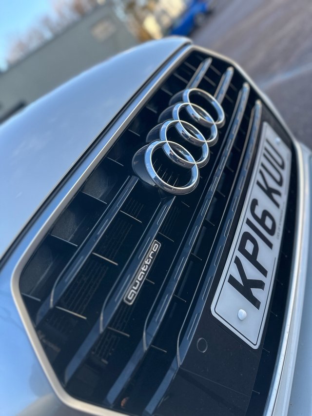 View our AUDI Q3