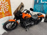 USED 2022 22 HARLEY-DAVIDSON SOFTAIL 1868 FXBBS STREET BOB 1910 MILES FROM NEW + SCREEN