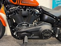 USED 2022 22 HARLEY-DAVIDSON SOFTAIL 1868 FXBBS STREET BOB 1910 MILES FROM NEW + SCREEN