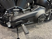 USED 2022 22 HARLEY-DAVIDSON SOFTAIL 1868 FXBBS STREET BOB 1910 MILES FROM NEW + SCREEN