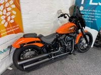 USED 2022 22 HARLEY-DAVIDSON SOFTAIL 1868 FXBBS STREET BOB 1910 MILES FROM NEW + SCREEN