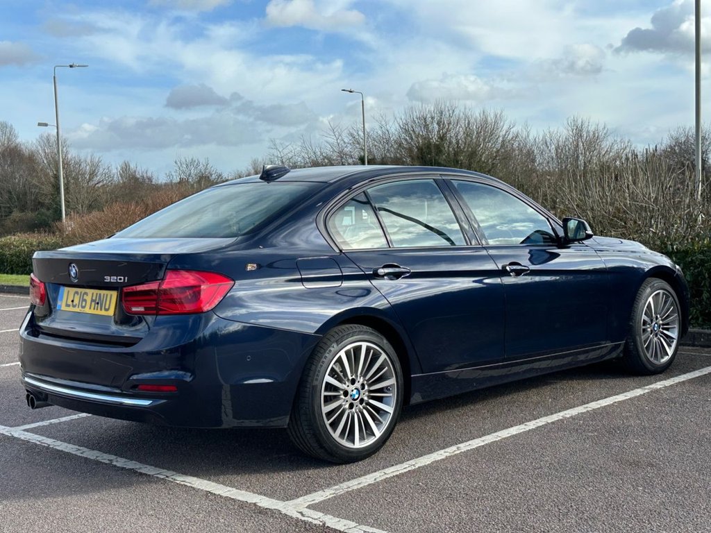 BMW 3 limousine bleu métallique | Collect World