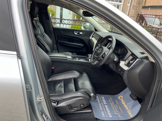 2017 VOLVO XC60 - Photo 2