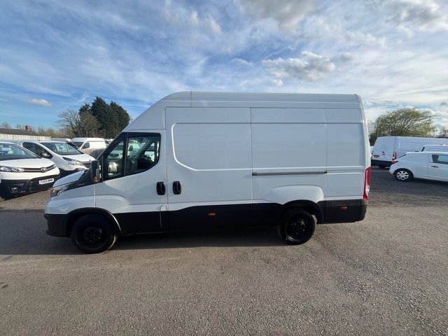 View our IVECO DAILY