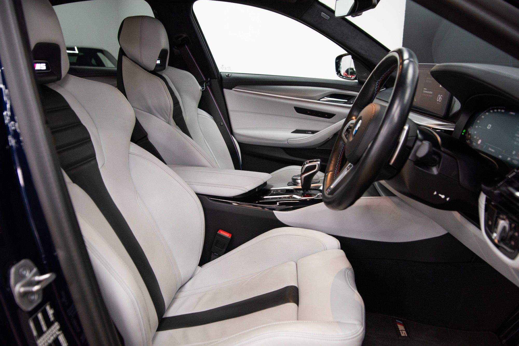 USED 2023 72 BMW M5 4.4i V8 Competition Saloon 