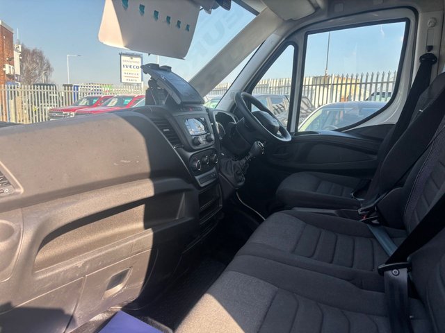 2025 MERCEDES-BENZ SPRINTER X3 IN STOCK MERCEDES BOX / VAN IVECO FROM £23995 + VAT - Photo 11