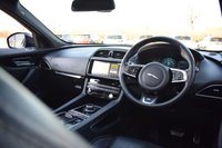 USED 2016 66 JAGUAR F-PACE 3.0 V6 S SUV 5dr Petrol Auto AWD Euro 6 (s/s) (380 ps) DEPLOYABLE STEPS / SLIDING PAN