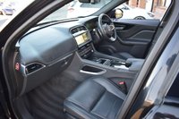 USED 2016 66 JAGUAR F-PACE 3.0 V6 S SUV 5dr Petrol Auto AWD Euro 6 (s/s) (380 ps) DEPLOYABLE STEPS / SLIDING PAN
