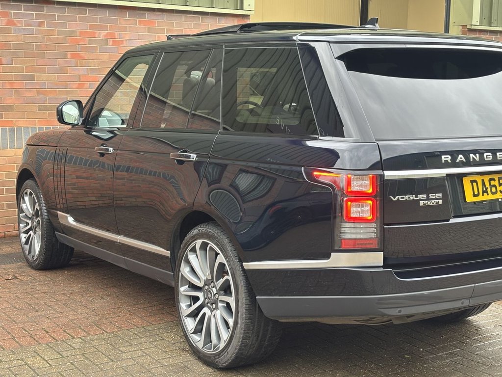USED 2015 65 LAND ROVER RANGE ROVER 4.4 SD V8 Vogue SE SUV 5dr Diesel Auto 4WD Euro 5 (339 ps) SLIDING ROOF | 1 YEAR WARRANTY