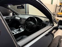 USED 2016 16 VOLKSWAGEN TOUAREG 3.0 TDI V6 BlueMotion Tech R-Line SUV 5dr Diesel Tiptronic 4WD Euro 6 (s/s) (262 ps) Park Assist
