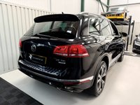 USED 2016 16 VOLKSWAGEN TOUAREG 3.0 TDI V6 BlueMotion Tech R-Line SUV 5dr Diesel Tiptronic 4WD Euro 6 (s/s) (262 ps) Park Assist