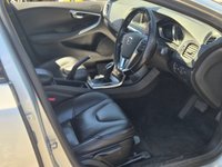 USED 2014 64 VOLVO V40 CROSS COUNTRY 1.6 D2 Lux Hatchback 5dr Diesel Powershift Euro 5 (s/s) (115 ps) 