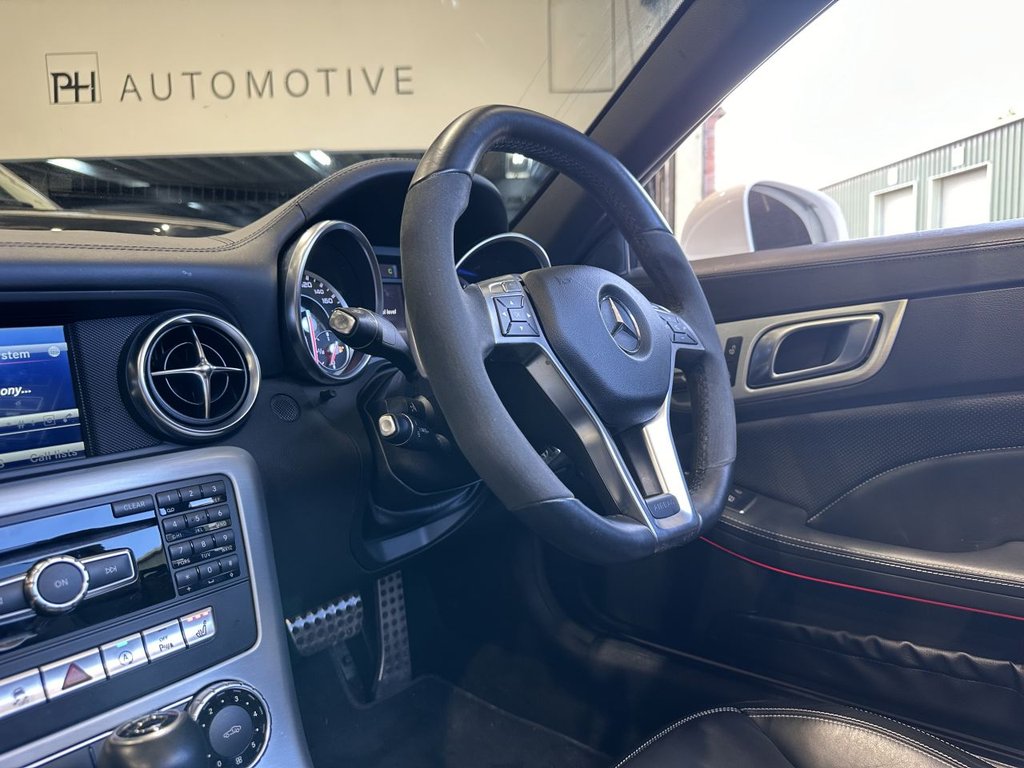 USED 2015 55 MERCEDES-BENZ SLK 5.5 SLK55 V8 AMG Convertible 2dr Petrol SpdS+7GT Euro 6 (s/s) (421 ps) FULL MERCEDES HISTORY|PAN ROOF