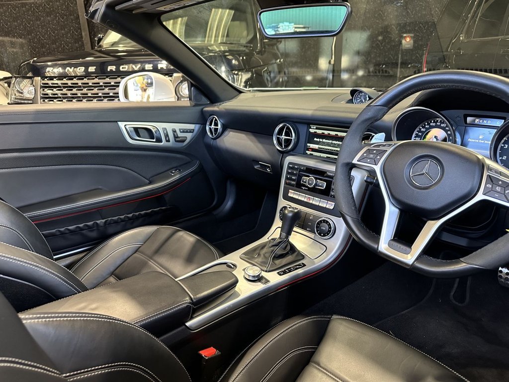 USED 2015 55 MERCEDES-BENZ SLK 5.5 SLK55 V8 AMG Convertible 2dr Petrol SpdS+7GT Euro 6 (s/s) (421 ps) FULL MERCEDES HISTORY|PAN ROOF