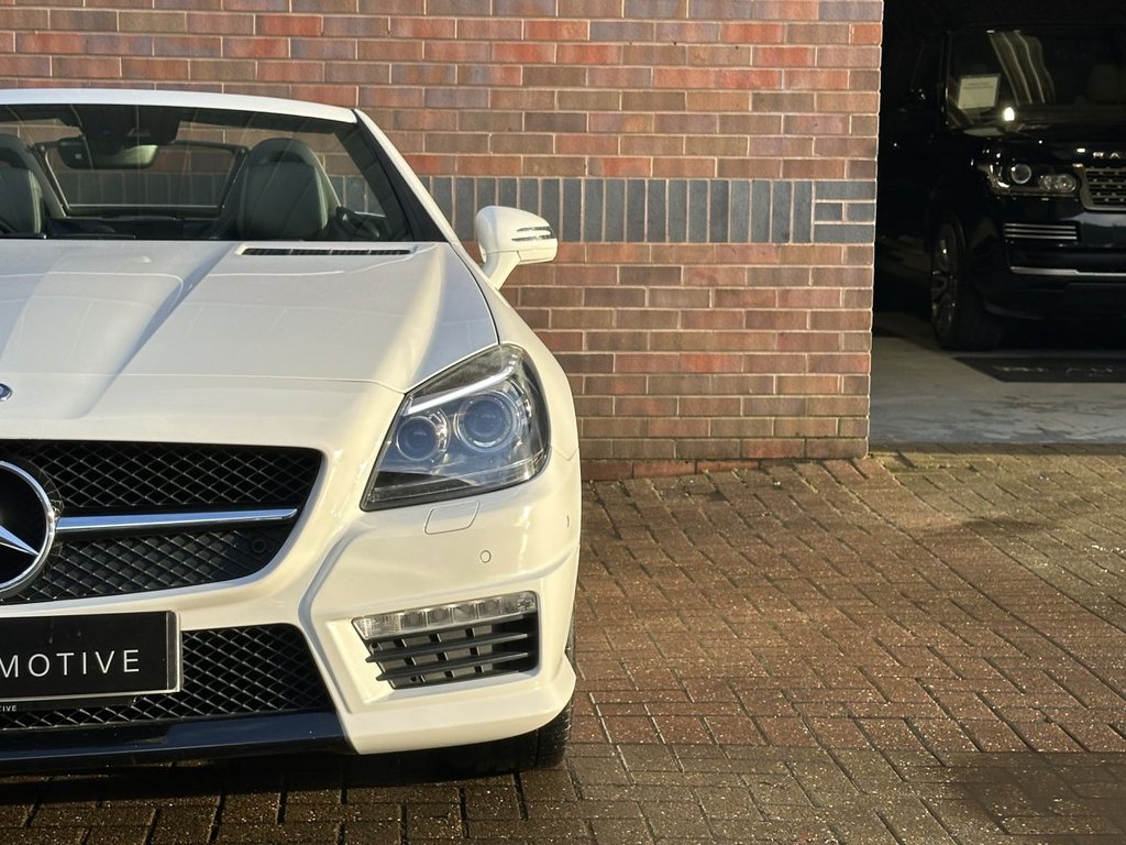 USED 2015 55 MERCEDES-BENZ SLK 5.5 SLK55 V8 AMG Convertible 2dr Petrol SpdS+7GT Euro 6 (s/s) (421 ps) FULL MERCEDES HISTORY|PAN ROOF