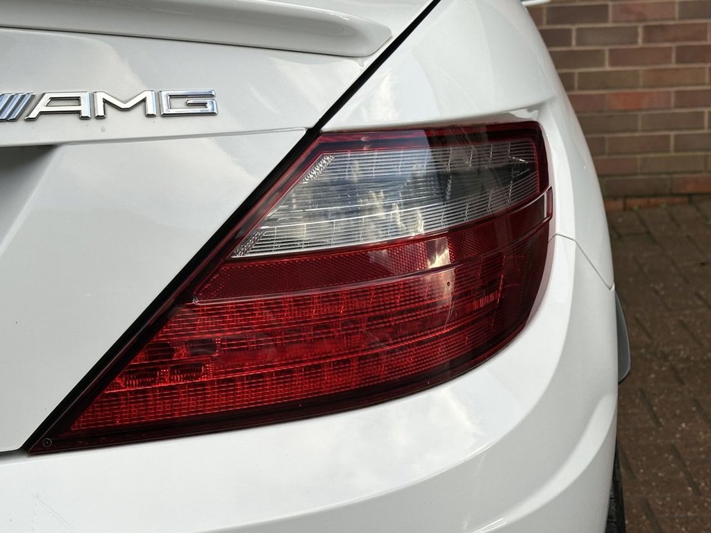 USED 2015 55 MERCEDES-BENZ SLK 5.5 SLK55 V8 AMG Convertible 2dr Petrol SpdS+7GT Euro 6 (s/s) (421 ps) FULL MERCEDES HISTORY|PAN ROOF