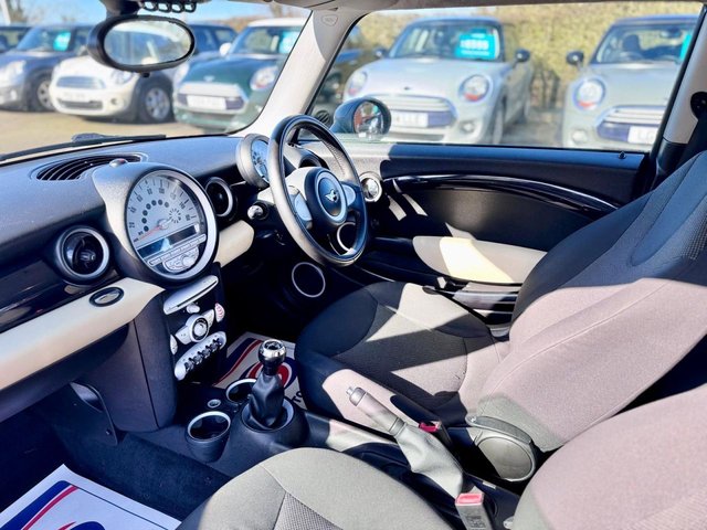 2010 MINI HATCH - Photo 9