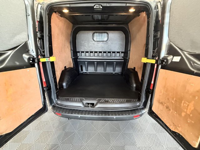 2017 Ford Transit Custom 2L Limited 5dr - Photo 9