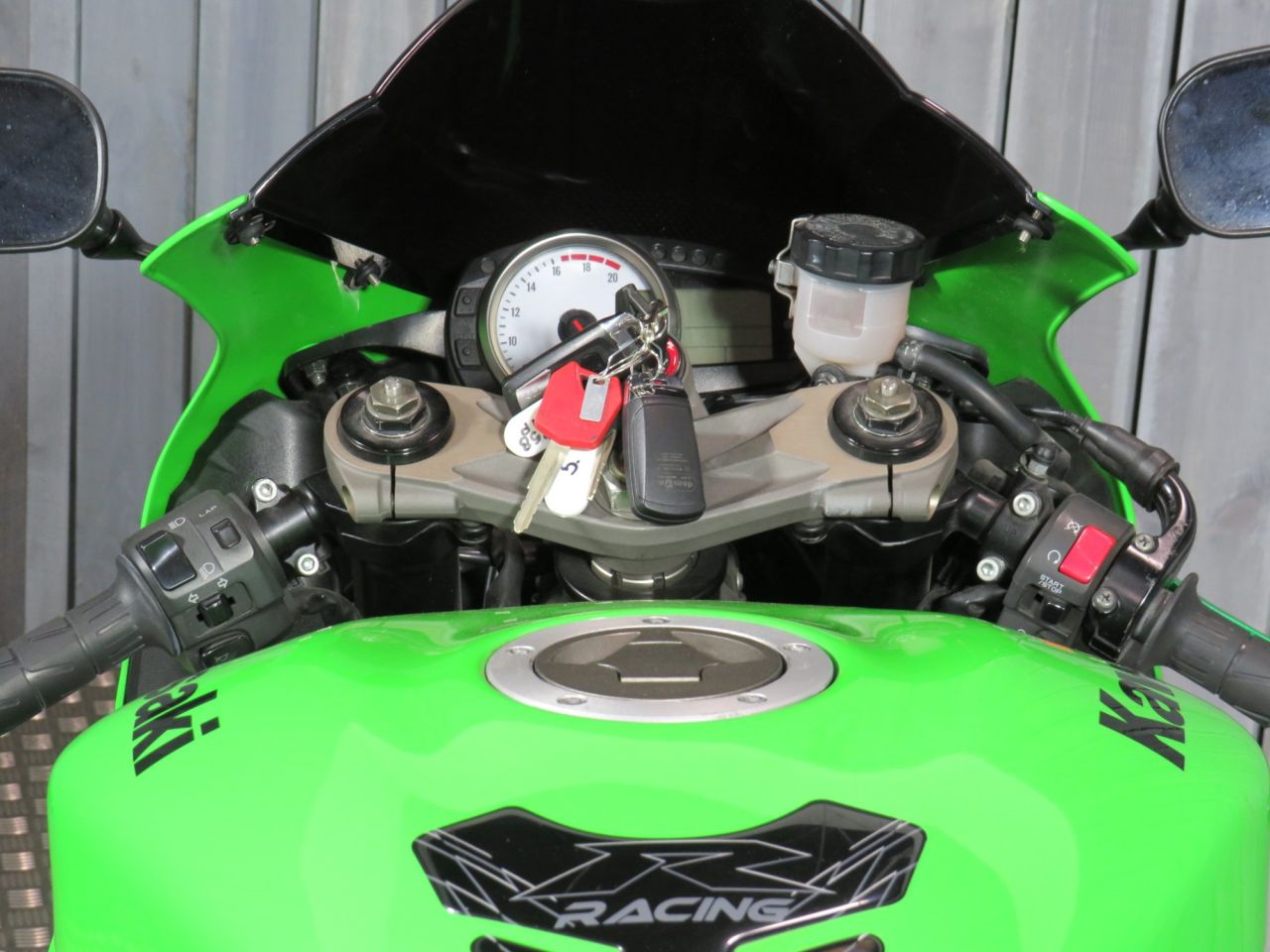 6/8まで NICENESS GREEN サイズL 2019年型カワサキZX-6R（メタリックスパークブラック×メタリック