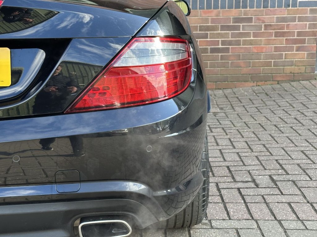 USED 2014 64 MERCEDES-BENZ SLK 1.8 SLK200 AMG Sport Convertible 2dr Petrol G-Tronic+ Euro 5 (s/s) (184 ps) AIRSCARF|HTD SEAT|1 YEAR WARRANTY