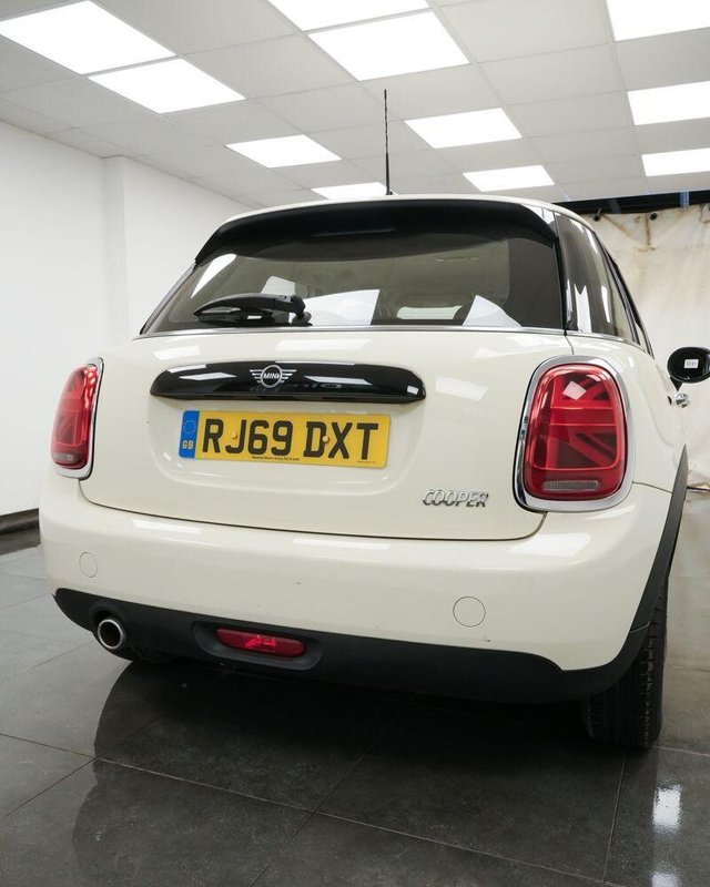 2019 MINI HATCH 1.5 Cooper Classic Steptronic Euro 6 (s/s) 5dr - Photo 6