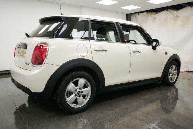 2019 MINI HATCH 1.5 Cooper Classic Steptronic Euro 6 (s/s) 5dr - Photo 5
