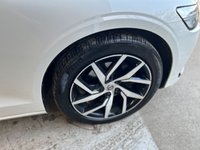 USED 2020 20 VOLVO V60 2.0 T4 Momentum Plus Estate 5dr Petrol Auto Euro 6 (s/s) (190 ps)+1 FORMER KEEPER+2KEYS+FSH+FULL LEATHER SEATS+PRIVACY+MEDIA+APPS 2 KEYS+1 FORMER KEEPER+FSH+NAV+FULL LEATHER SEATS+BLUETOOTH+MEDIA+PRIVACY+APPS+ALLOYS+CLIMATE+CRUISE+HEATED FRONT SEATS+PARKING SENSORS+HPI CLEAR