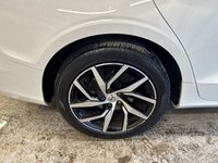 USED 2020 20 VOLVO V60 2.0 T4 Momentum Plus Estate 5dr Petrol Auto Euro 6 (s/s) (190 ps)+1 FORMER KEEPER+2KEYS+FSH+FULL LEATHER SEATS+PRIVACY+MEDIA+APPS 2 KEYS+1 FORMER KEEPER+FSH+NAV+FULL LEATHER SEATS+BLUETOOTH+MEDIA+PRIVACY+APPS+ALLOYS+CLIMATE+CRUISE+HEATED FRONT SEATS+PARKING SENSORS+HPI CLEAR
