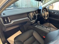 USED 2020 20 VOLVO V60 2.0 T4 Momentum Plus Estate 5dr Petrol Auto Euro 6 (s/s) (190 ps)+1 FORMER KEEPER+2KEYS+FSH+FULL LEATHER SEATS+PRIVACY+MEDIA+APPS 2 KEYS+1 FORMER KEEPER+FSH+NAV+FULL LEATHER SEATS+BLUETOOTH+MEDIA+PRIVACY+APPS+ALLOYS+CLIMATE+CRUISE+HEATED FRONT SEATS+PARKING SENSORS+HPI CLEAR