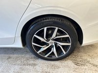 USED 2020 20 VOLVO V60 2.0 T4 Momentum Plus Estate 5dr Petrol Auto Euro 6 (s/s) (190 ps)+1 FORMER KEEPER+2KEYS+FSH+FULL LEATHER SEATS+PRIVACY+MEDIA+APPS 2 KEYS+1 FORMER KEEPER+FSH+NAV+FULL LEATHER SEATS+BLUETOOTH+MEDIA+PRIVACY+APPS+ALLOYS+CLIMATE+CRUISE+HEATED FRONT SEATS+PARKING SENSORS+HPI CLEAR