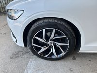 USED 2020 20 VOLVO V60 2.0 T4 Momentum Plus Estate 5dr Petrol Auto Euro 6 (s/s) (190 ps)+1 FORMER KEEPER+2KEYS+FSH+FULL LEATHER SEATS+PRIVACY+MEDIA+APPS 2 KEYS+1 FORMER KEEPER+FSH+NAV+FULL LEATHER SEATS+BLUETOOTH+MEDIA+PRIVACY+APPS+ALLOYS+CLIMATE+CRUISE+HEATED FRONT SEATS+PARKING SENSORS+HPI CLEAR