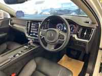 USED 2020 20 VOLVO V60 2.0 T4 Momentum Plus Estate 5dr Petrol Auto Euro 6 (s/s) (190 ps)+1 FORMER KEEPER+2KEYS+FSH+FULL LEATHER SEATS+PRIVACY+MEDIA+APPS 2 KEYS+1 FORMER KEEPER+FSH+NAV+FULL LEATHER SEATS+BLUETOOTH+MEDIA+PRIVACY+APPS+ALLOYS+CLIMATE+CRUISE+HEATED FRONT SEATS+PARKING SENSORS+HPI CLEAR