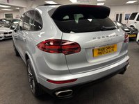 USED 2017 17 PORSCHE CAYENNE 3.0 TD V6 Platinum Edition SUV 5dr Diesel TiptronicS 4WD Euro 6 (s/s) (262 ps) UK DELIVERY FLAT FEE &pound;175 (SUBJECT TO DEAL) *OVER 100 IMAGES ON OUR WEBSITE*BESPOKE FINANCE ARRANGED*PART EXCHANGE WELCOME*ALL VEHICLES HPI CLEAR