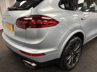 USED 2017 17 PORSCHE CAYENNE 3.0 TD V6 Platinum Edition SUV 5dr Diesel TiptronicS 4WD Euro 6 (s/s) (262 ps) UK DELIVERY FLAT FEE &pound;175 (SUBJECT TO DEAL) *OVER 100 IMAGES ON OUR WEBSITE*BESPOKE FINANCE ARRANGED*PART EXCHANGE WELCOME*ALL VEHICLES HPI CLEAR