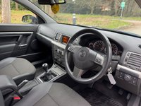 USED 2008 58 VAUXHALL VECTRA 1.8 VVT Design Hatchback 5dr Petrol Manual (173 g/km, 138 bhp) 
