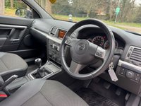 USED 2008 58 VAUXHALL VECTRA 1.8 VVT Design Hatchback 5dr Petrol Manual (173 g/km, 138 bhp) 