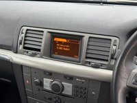 USED 2008 58 VAUXHALL VECTRA 1.8 VVT Design Hatchback 5dr Petrol Manual (173 g/km, 138 bhp) 