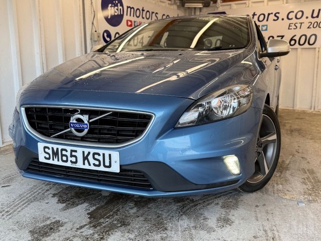 2015 65 VOLVO V40 2.0 T2 R-Design Hatchback 5dr Petrol Manual Euro 6 (s/s) (122 ps)+1 OWNER FROM NEW+FSH 9 STAMPS+MEDIA+BLUETOOTH 1 OWNER FROM NEW+FSH 9 STAMPS+HALF LEATHER SEATS+CLIMATE+ALLOYS+BLUETOOTH+MEDIA+APPS+HPI CLEAR
