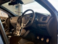 USED 2015 65 VOLVO V40 2.0 T2 R-Design Hatchback 5dr Petrol Manual Euro 6 (s/s) (122 ps)+1 OWNER FROM NEW+FSH 9 STAMPS+MEDIA+BLUETOOTH 1 OWNER FROM NEW+FSH 9 STAMPS+HALF LEATHER SEATS+CLIMATE+ALLOYS+BLUETOOTH+MEDIA+APPS+HPI CLEAR