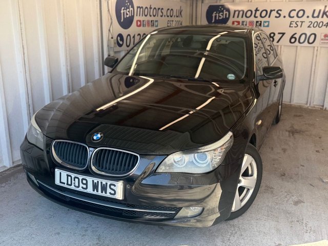 2009 09 BMW 5 SERIES 2.0 520d SE Business Edition Saloon 4dr Diesel Manual Euro 4 (177 ps)+2 KEYS+LEATHER+MEDIA+BLUETOOTH+HISTORY+ 2 KEYS+HISTORY+ALLOYS+CRUISE+FULL LEATHER SEATS+BLUETOOTH+NAV+AIRCON+HPI CLEAR