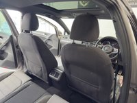 USED 2017 66 VOLKSWAGEN GOLF 2.0 TDI BlueMotion Tech R-Line Edition Hatchback 5dr Diesel Manual Euro 6 (s/s) (150 ps) SUNROOF APPLE CAR PLAY DAB