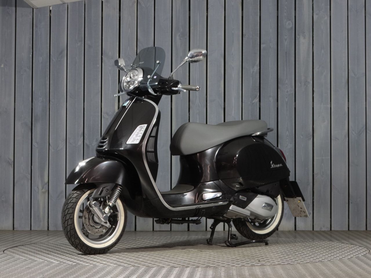 vespa studium製　made in gt Britain Lot 131 - 1957 Vespa Douglas 92L2